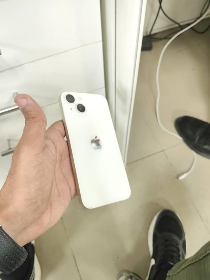 Apple iPhone 13 2