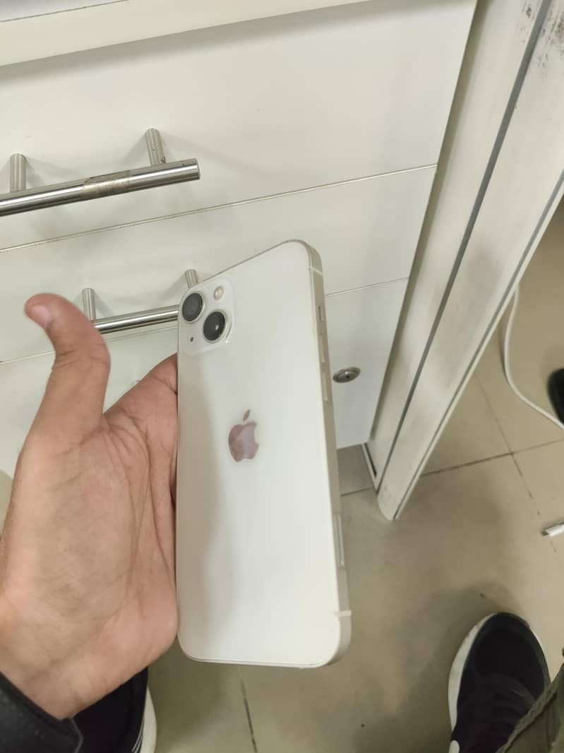 Apple iPhone 13 4