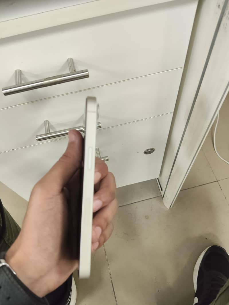 Apple iPhone 13 7