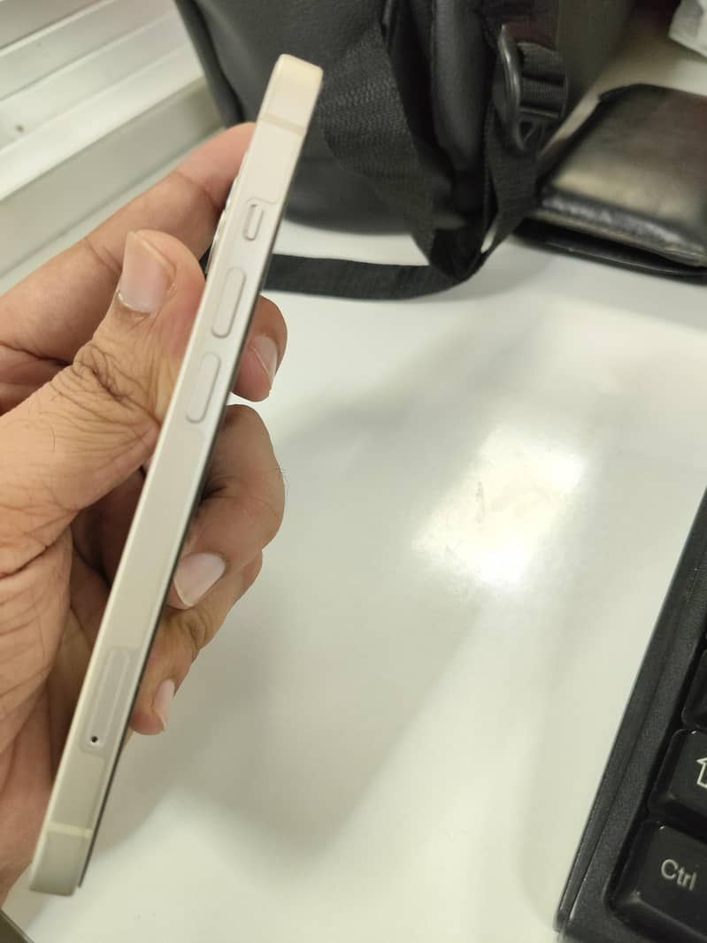 Apple iPhone 13 11
