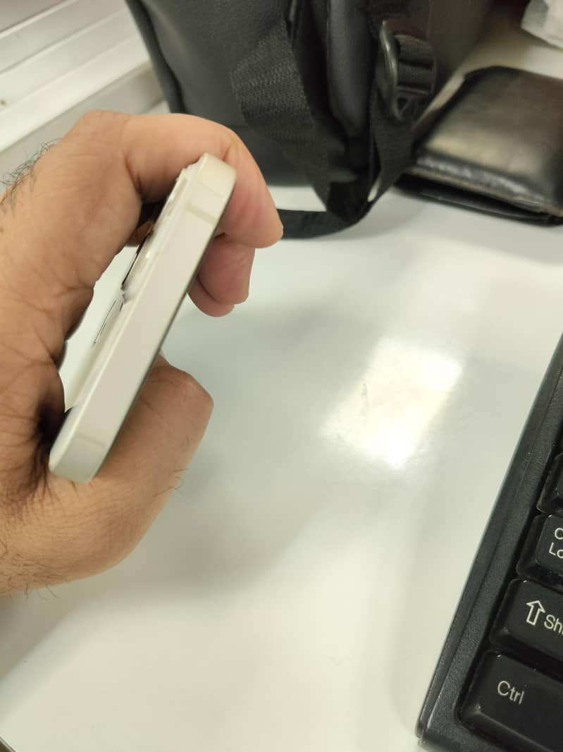 Apple iPhone 13 12