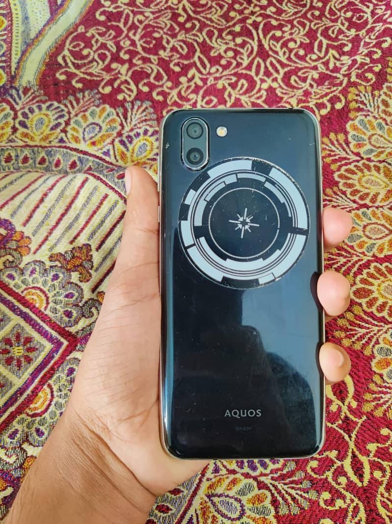 Sharp Aquos R2 4/64 1