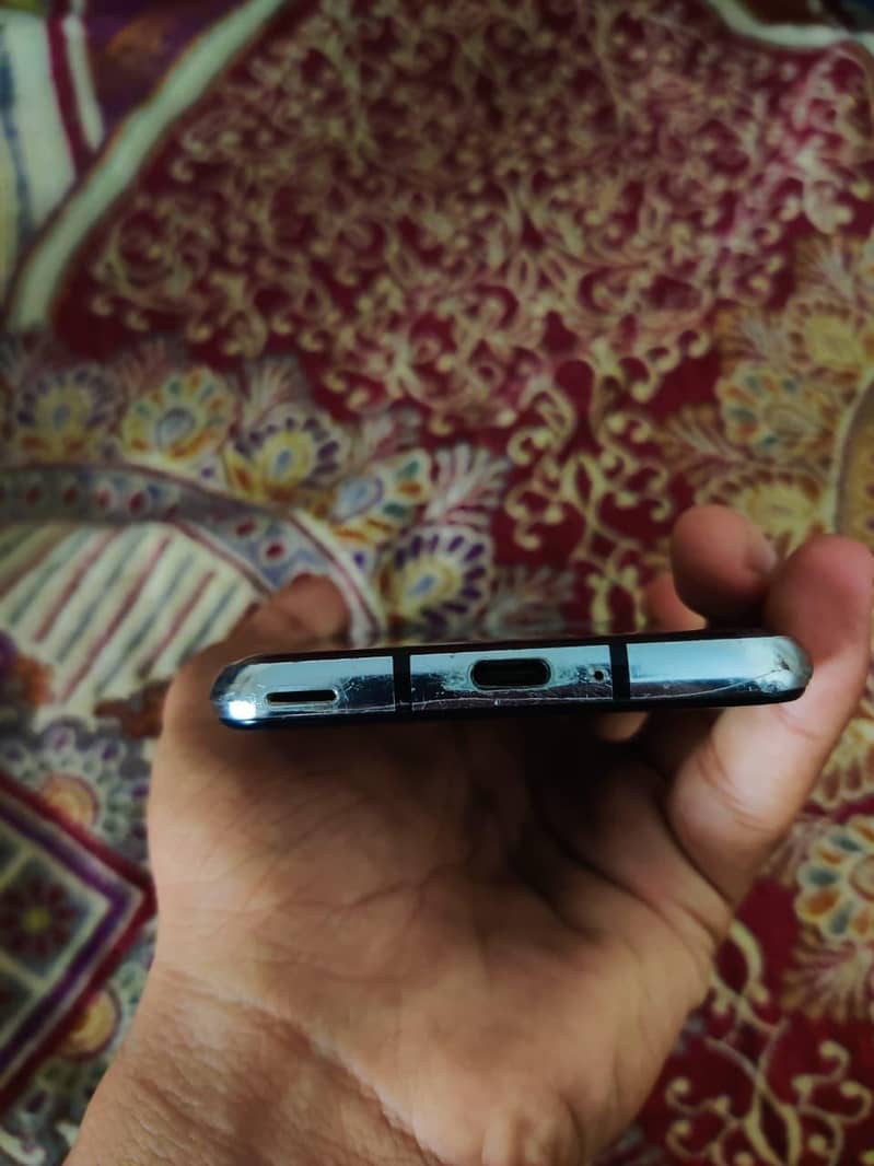 Sharp Aquos R2 4/64 2