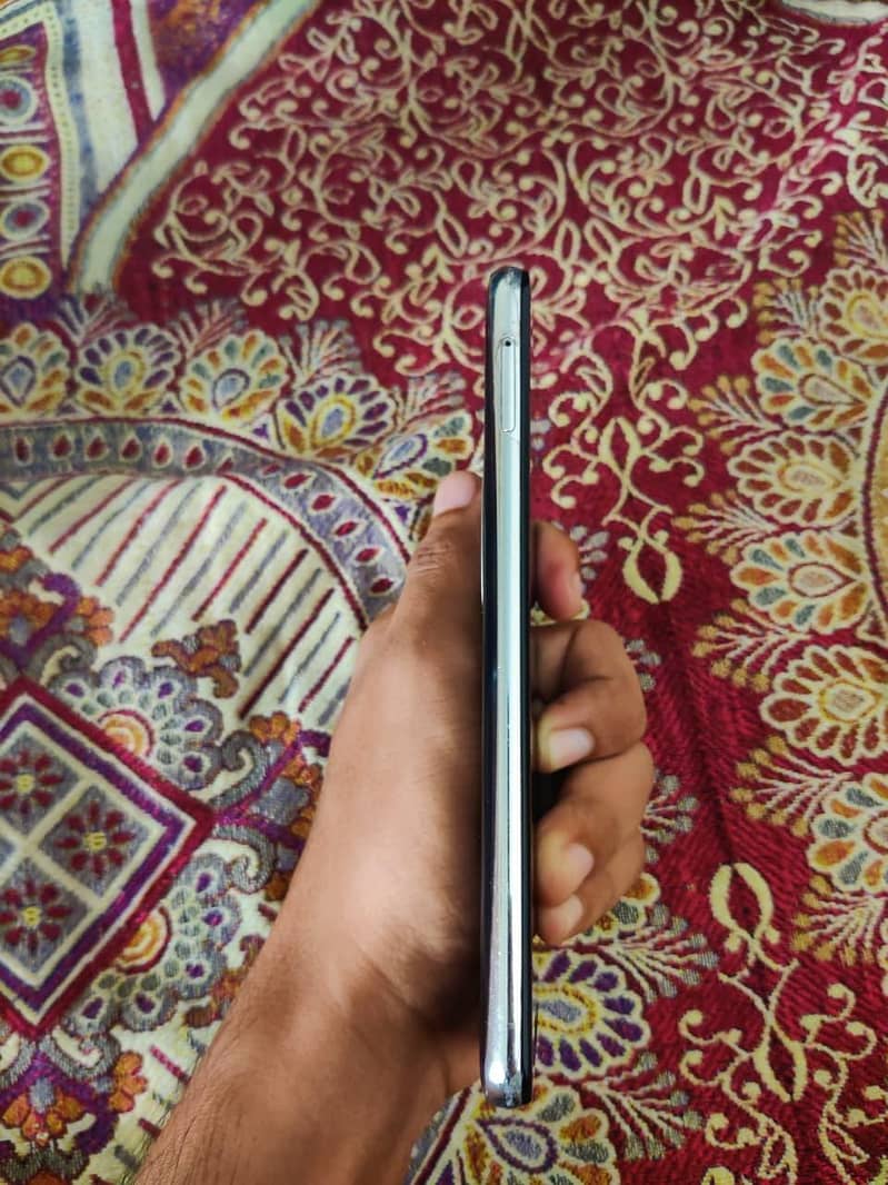 Sharp Aquos R2 4/64 4