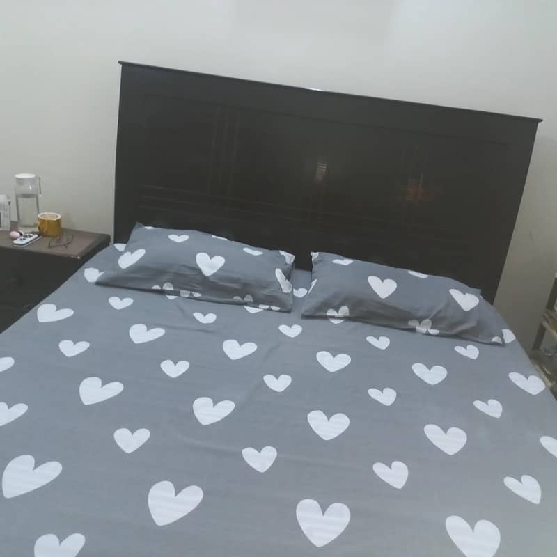 Bed 2 Side table 0