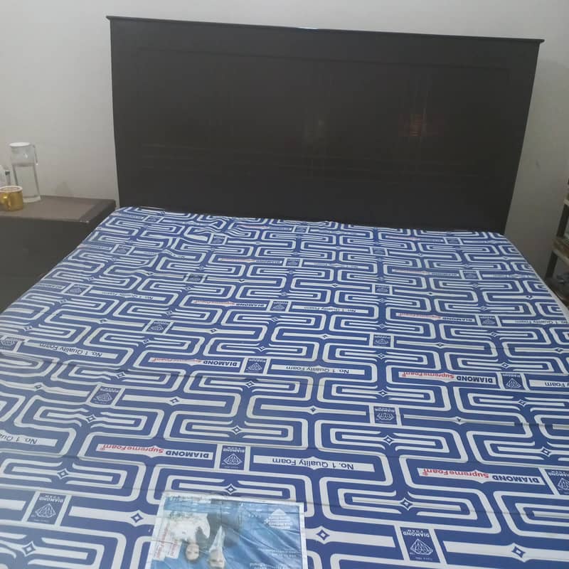 Bed 2 Side table 3