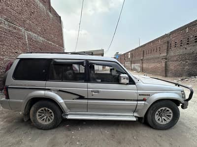 Mitsubishi Pajero 1993