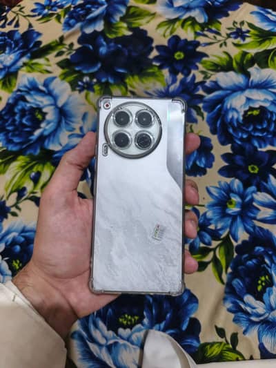 Tecno CAMON 30