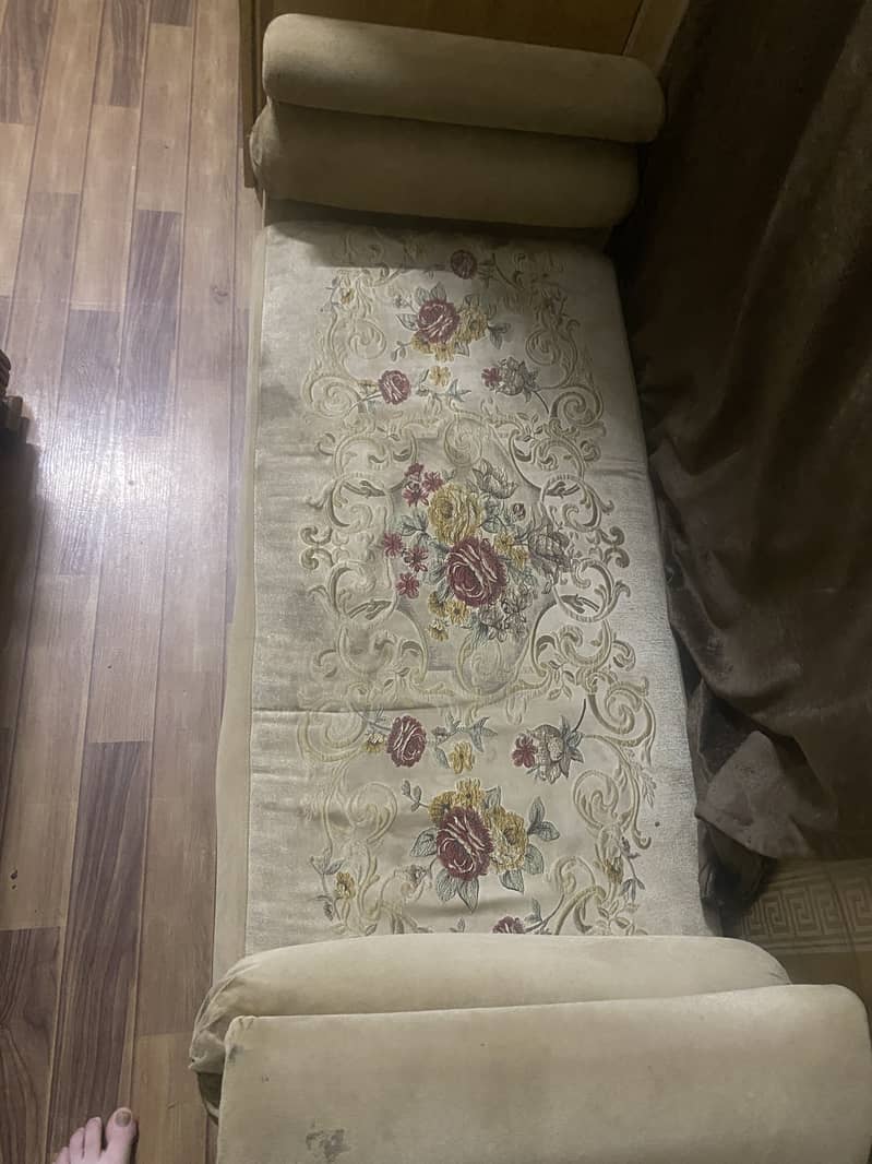 Dewan sofa 0