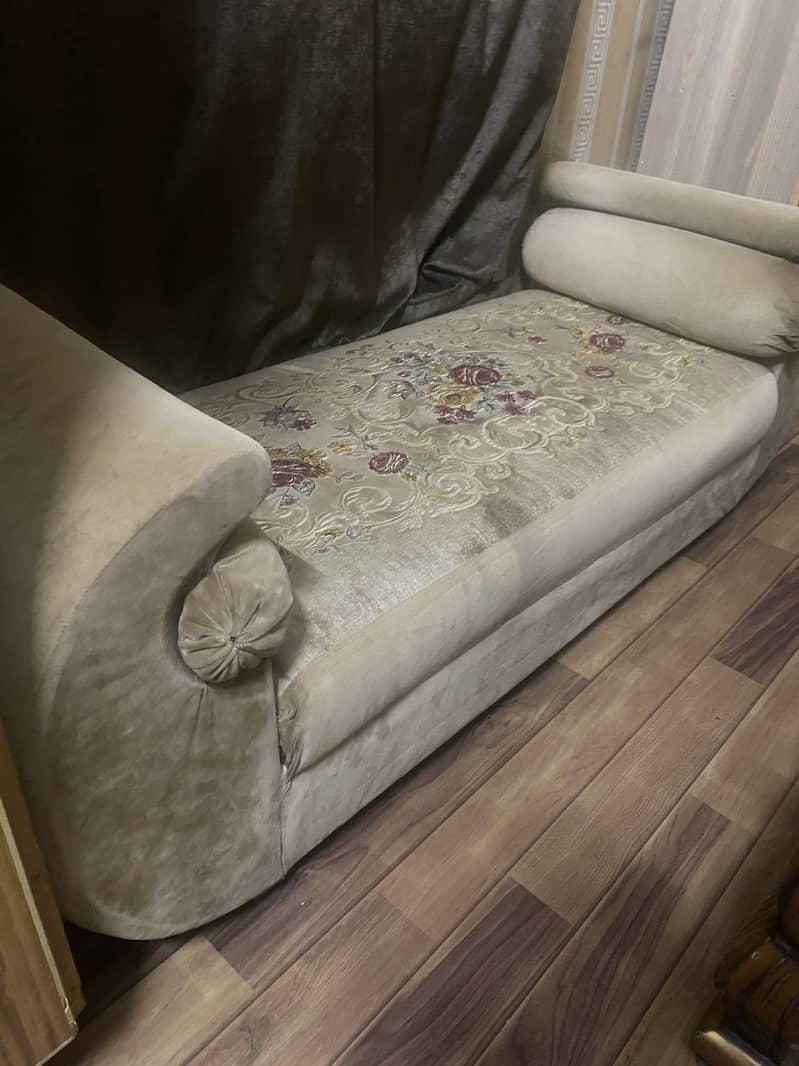 Dewan sofa 1