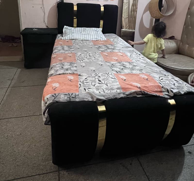 Single bed 0