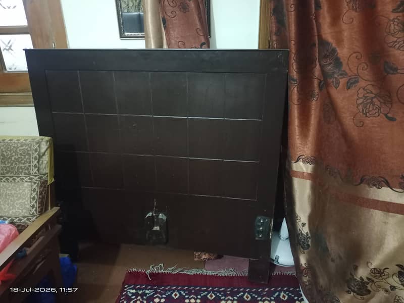 Excellent condition single bed 1
