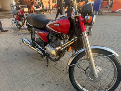 Bike New Condition may ha urjent sale Bio matric in the spot
