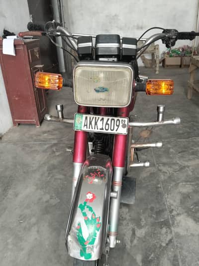 Yamaha Royals YB100