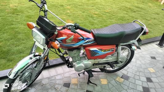 honda 125 red just like brand new in dha