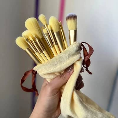 12 pcs premium makeup brush set with velvet pouch - Rs. 1700