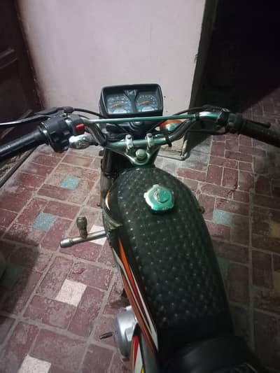 Honda 125 model 22 black colr