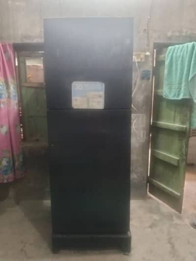 frige full chill hum na dubai jna ha es lia sale krni03046595824