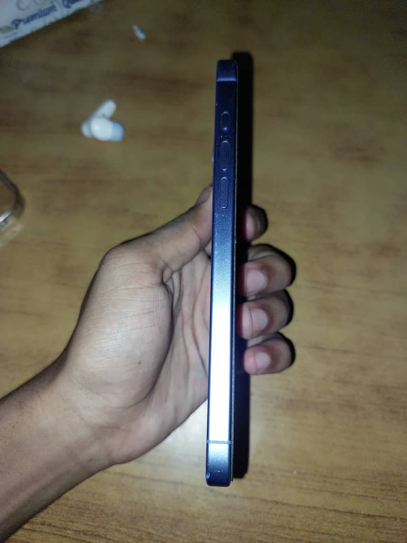 Apple iPhone 16 Plus 2