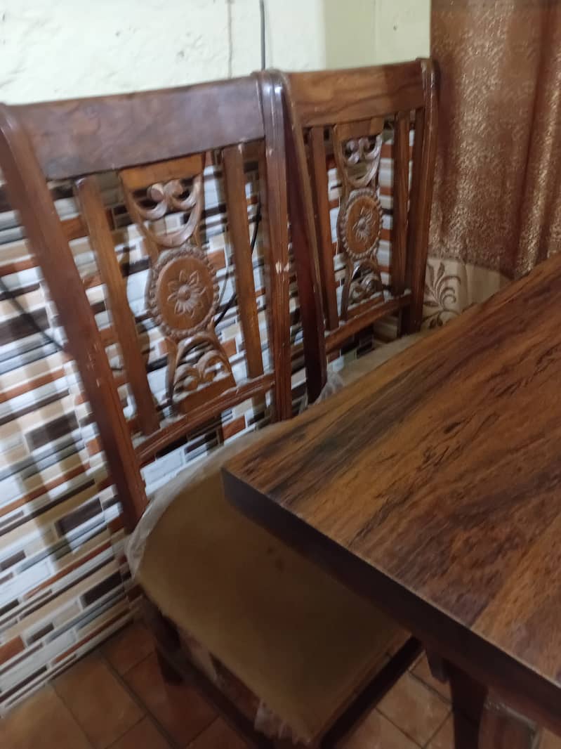 Dining table 0