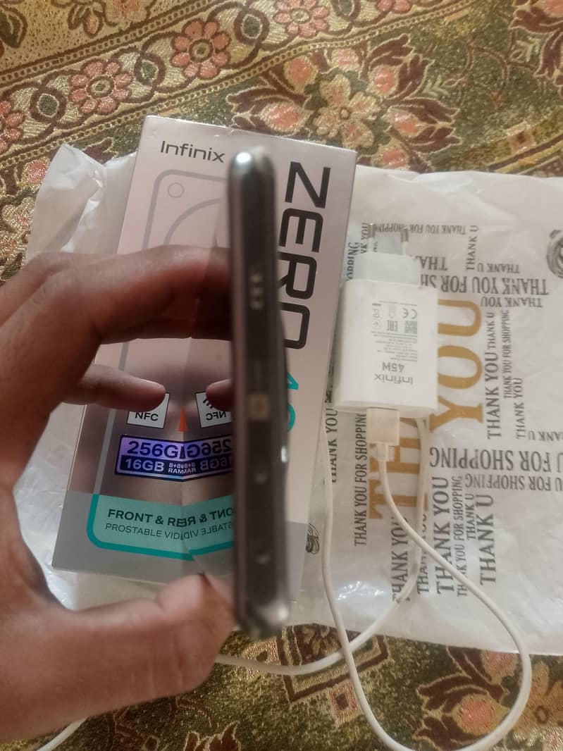 Infinix Zero 40 4