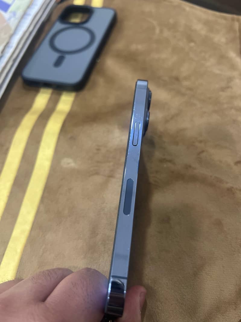 Apple iPhone 13 Pro 1