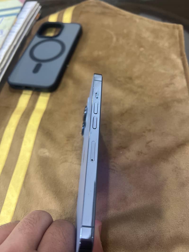 Apple iPhone 13 Pro 4