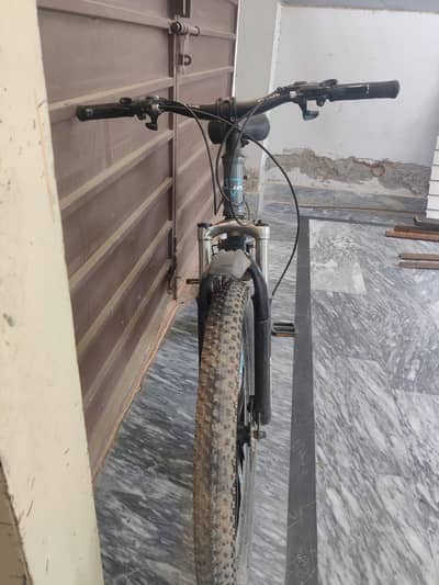 Gear bicycle with front and back disc break.