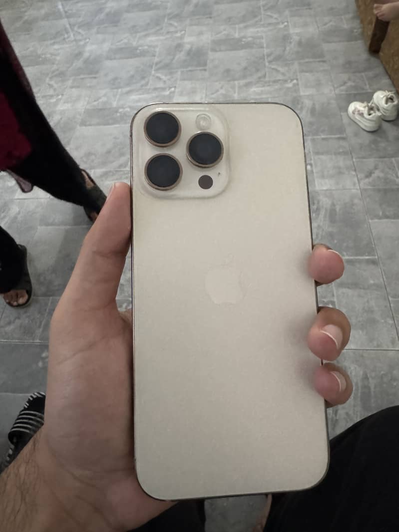 Apple iPhone 16 Pro Max 0