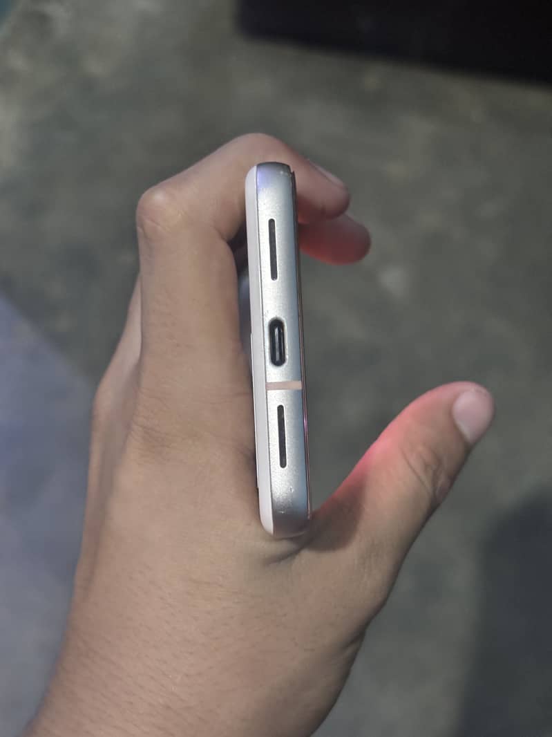 Google pixel 8 5