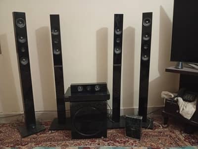 Home Theatre with 3D Blue Ray and Surrounding system
