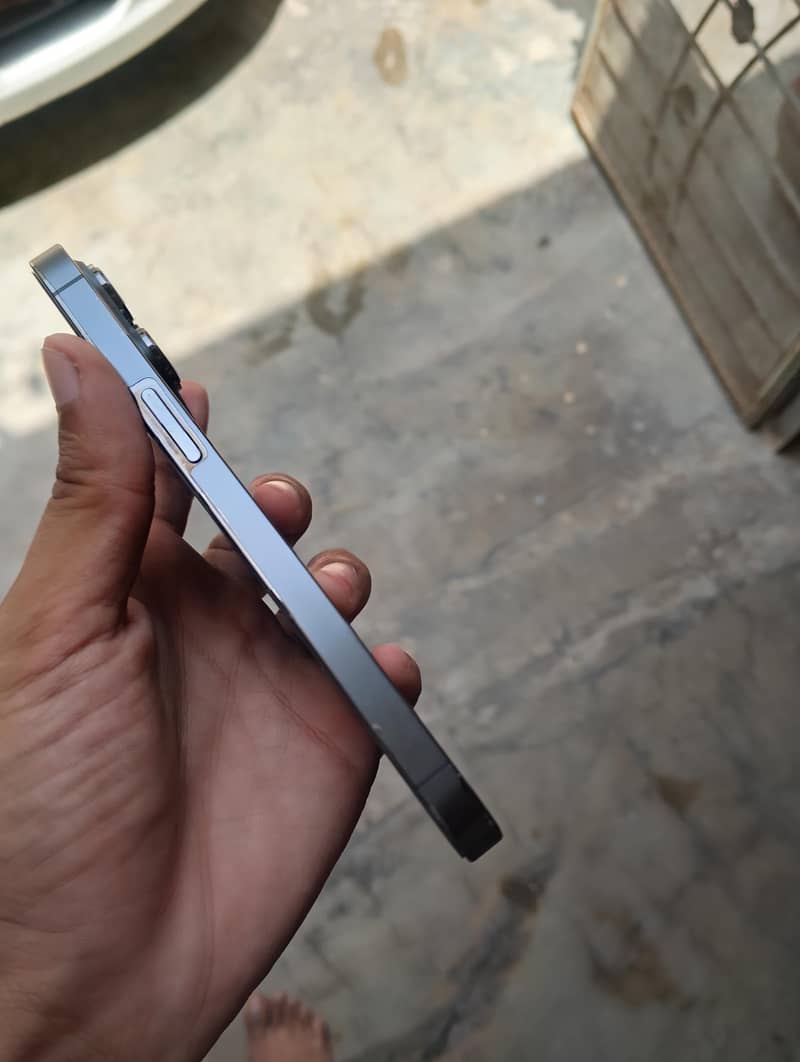 Apple iPhone 13 Pro 4