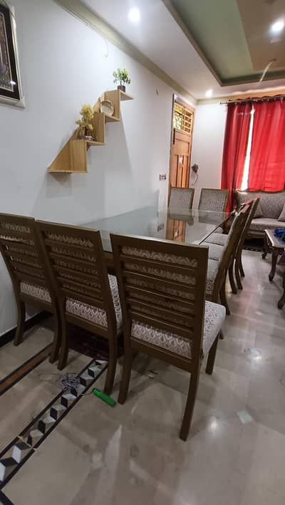Dining Table with 8 chairs