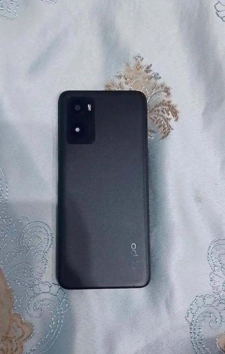 OPPO A76 1