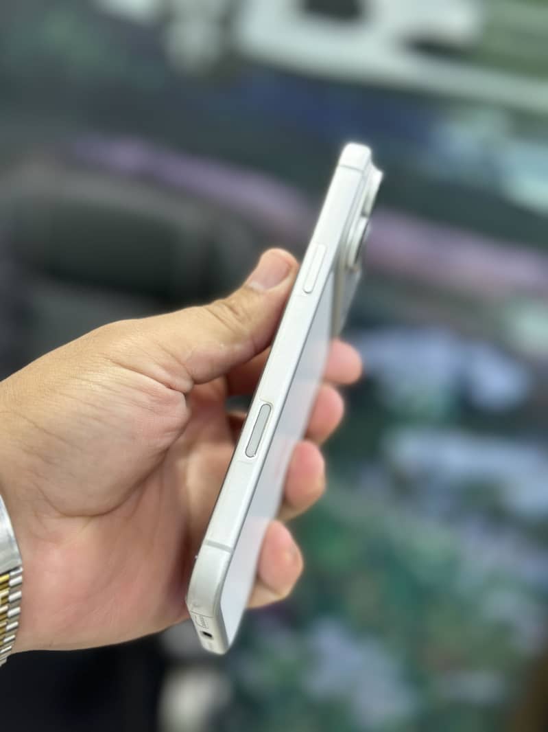 Apple iPhone 17 Pro Max 4