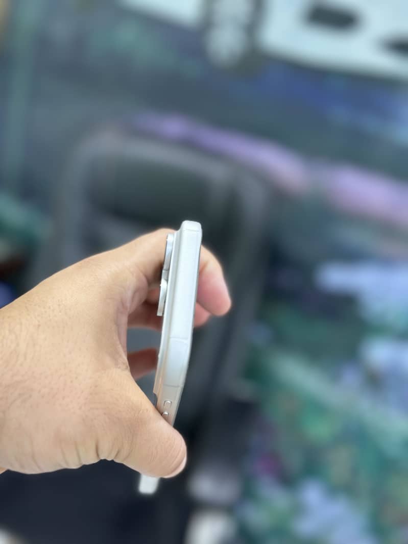 Apple iPhone 17 Pro Max 5