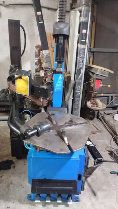 Tyre changer machine
