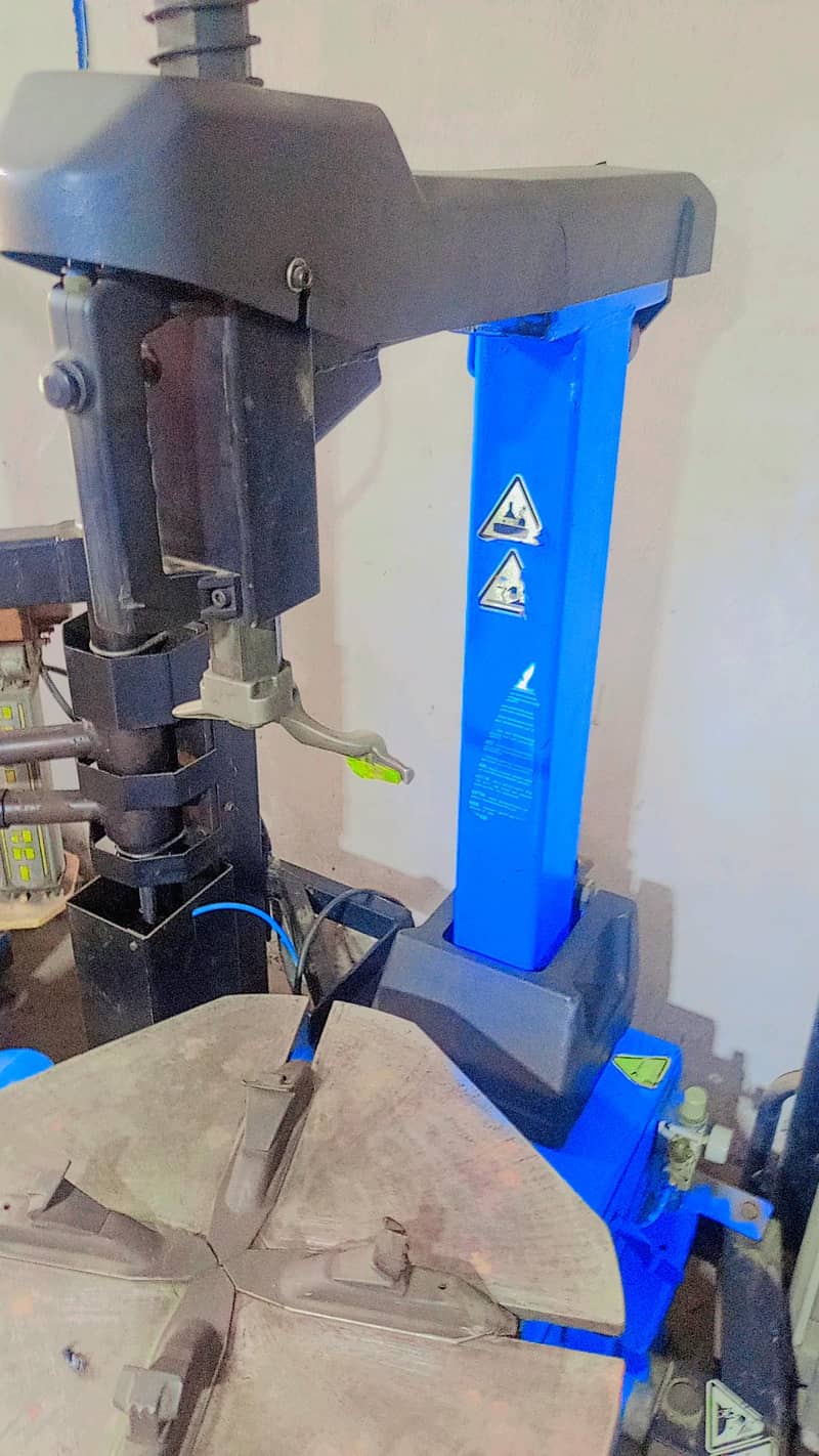 Tyre changer machine 8