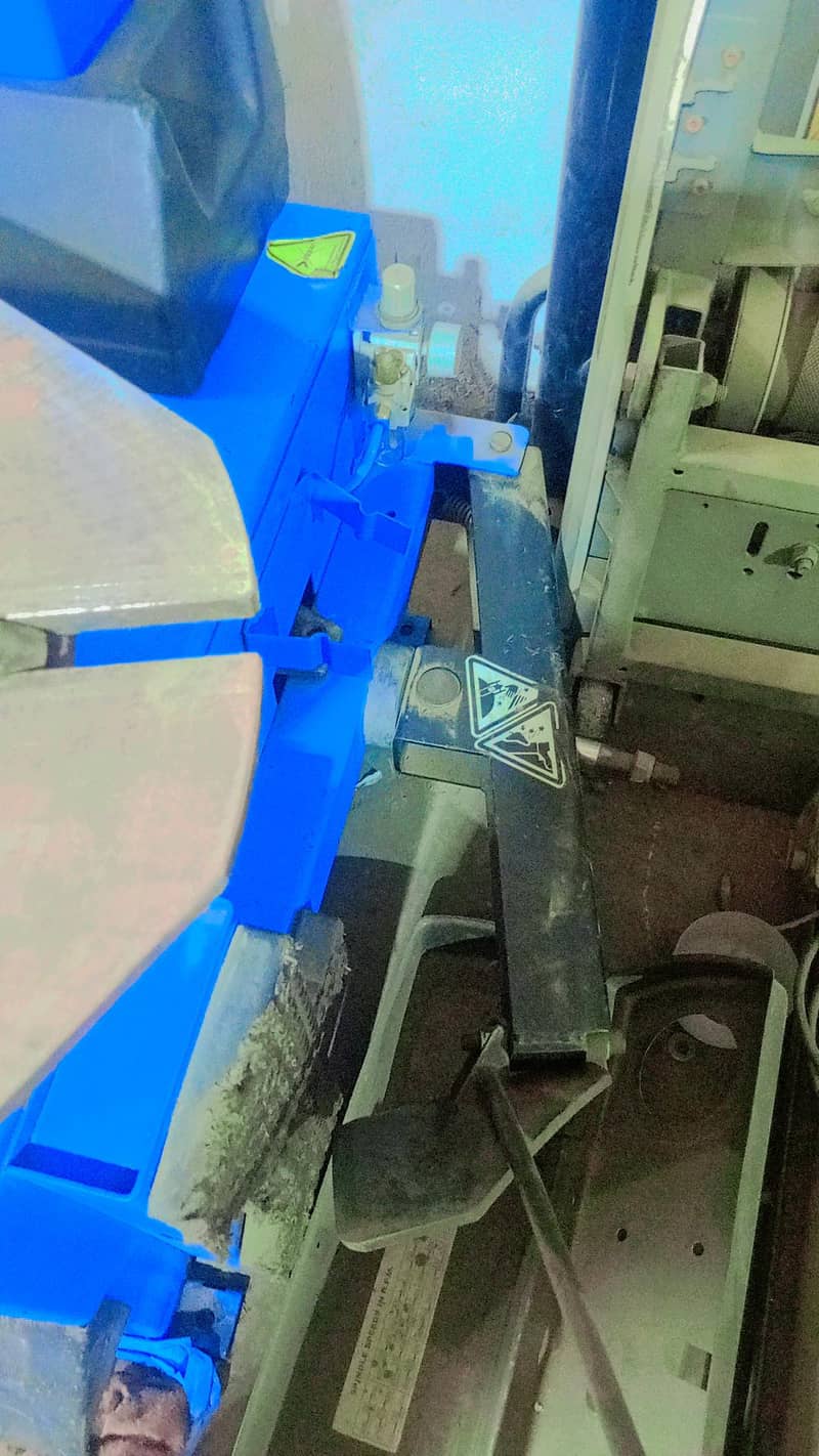 Tyre changer machine 10