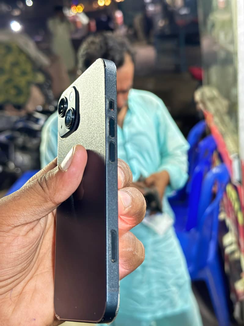 Apple iPhone 13 4