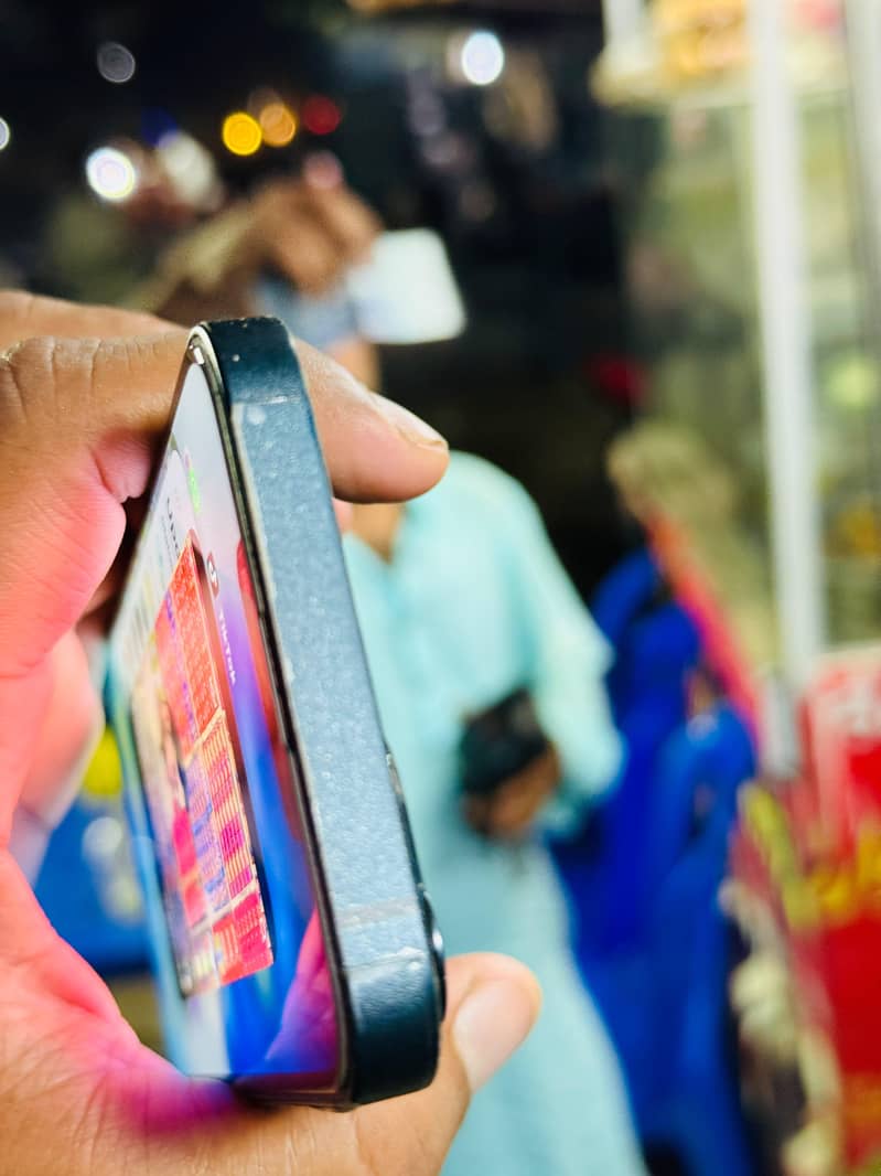 Apple iPhone 13 5
