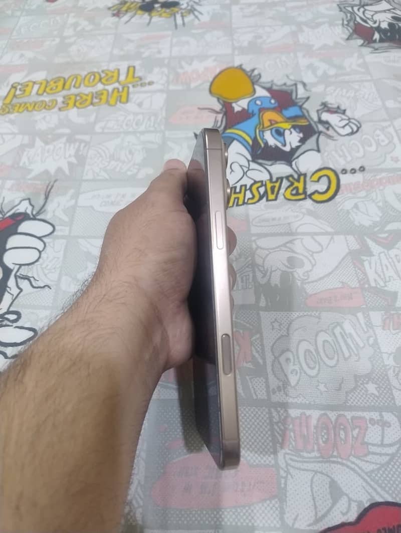 Apple iPhone 16 Pro Max 3