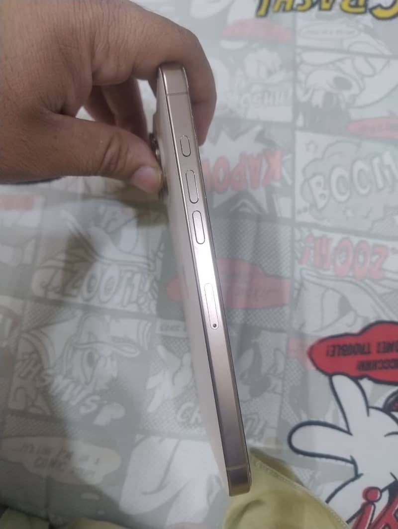Apple iPhone 16 Pro Max 6