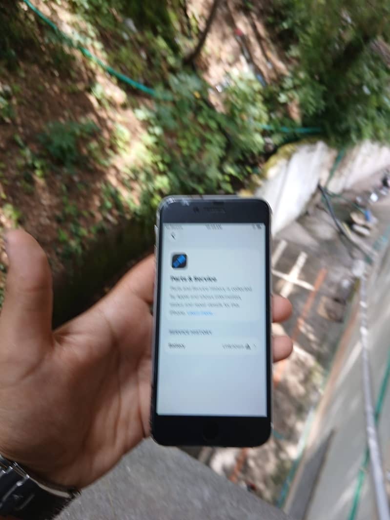 iPhone SE 15