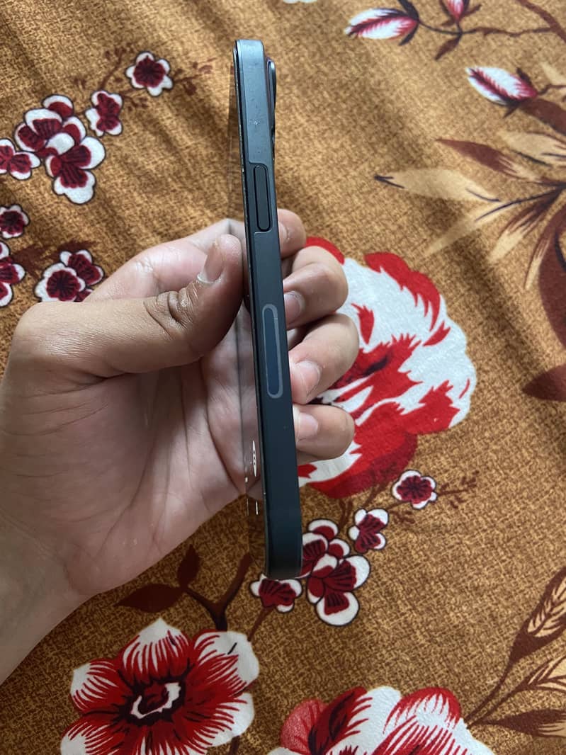 Apple iPhone 14 3
