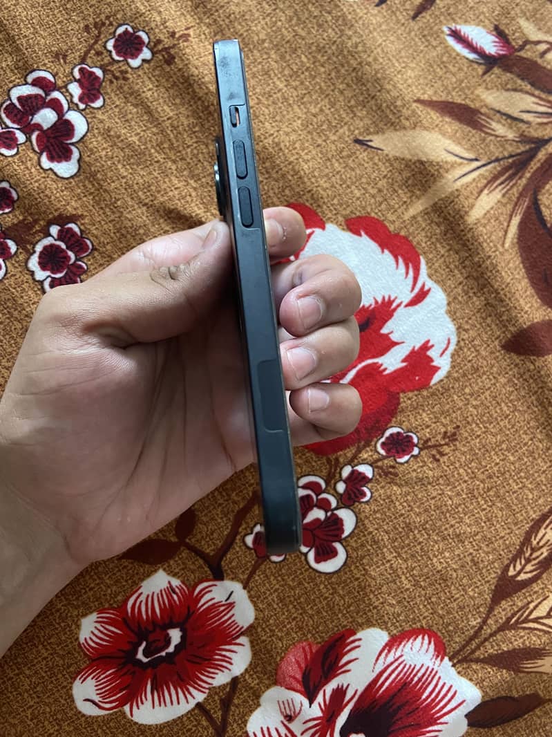 Apple iPhone 14 4