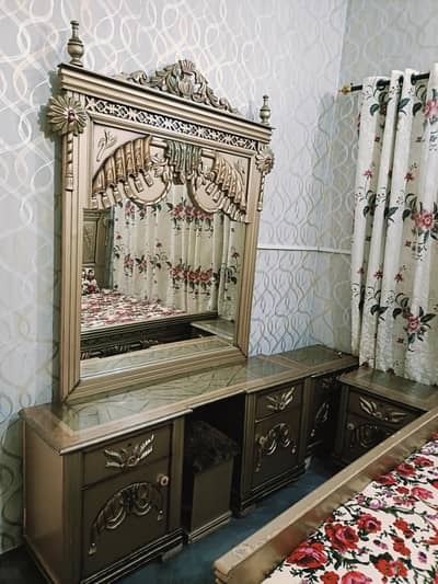 Dresser and Drawers.