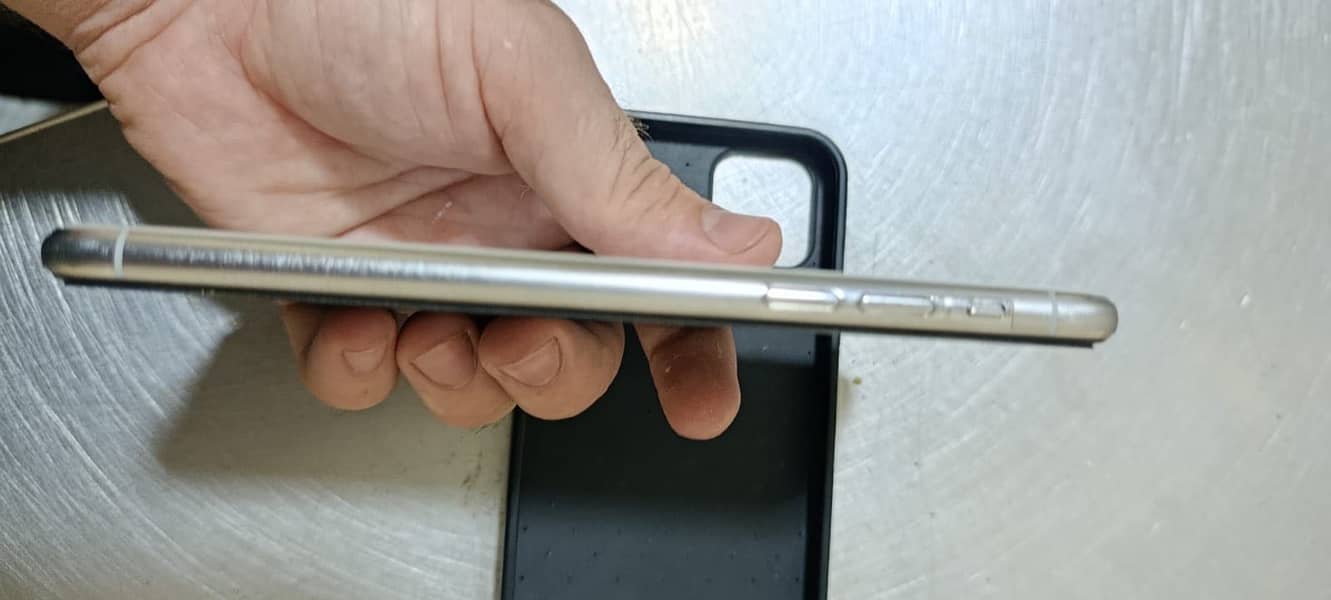iphone 11 pro max 4