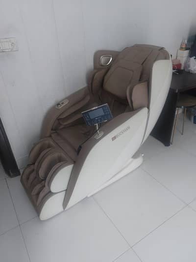 AUTOMATIC 4D MASSAGE CHAIR for Urgent Sale