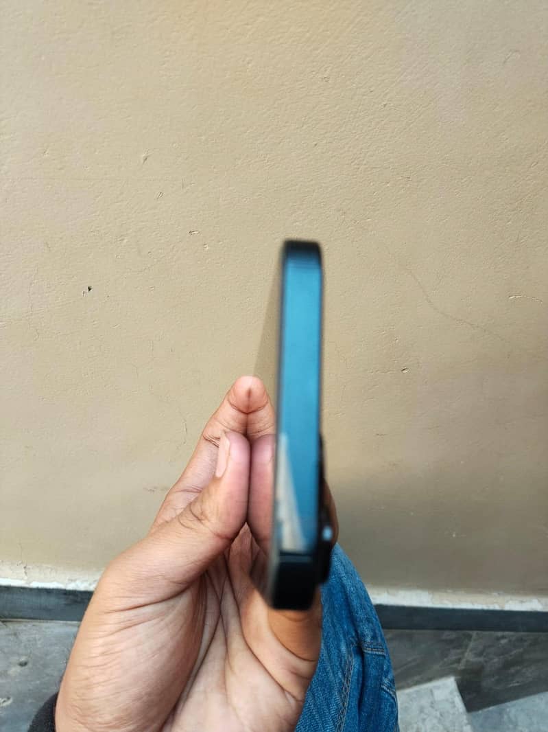 Apple iPhone 13 1